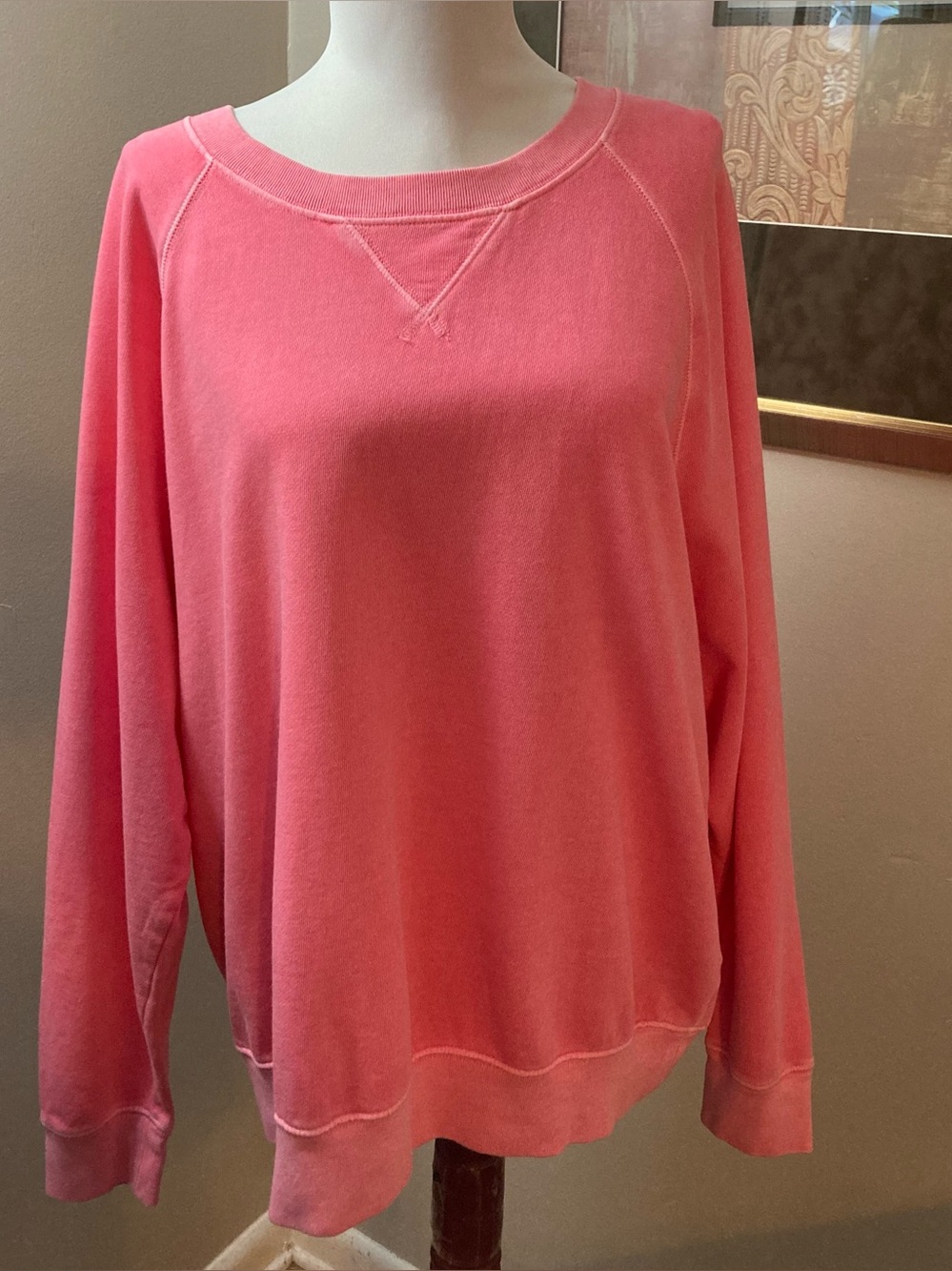 Old Navy Pink Crewneck Sweatshirt
Size XL Soft Comfy EUC